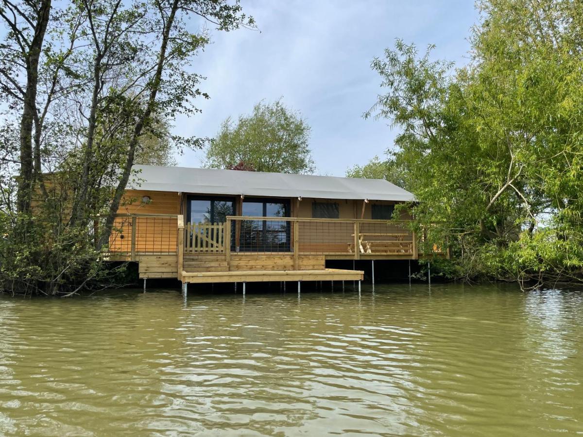 Sumners Ponds Fishery & Campsite Hotel Horsham Exterior foto