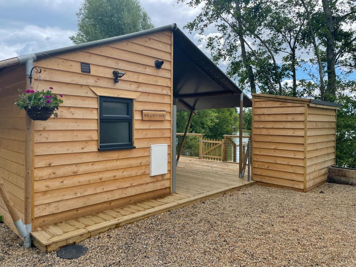 Sumners Ponds Fishery & Campsite Hotel Horsham Exterior foto
