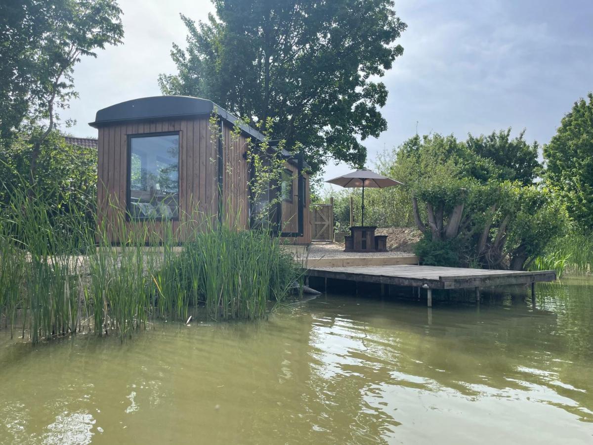 Sumners Ponds Fishery & Campsite Hotel Horsham Exterior foto