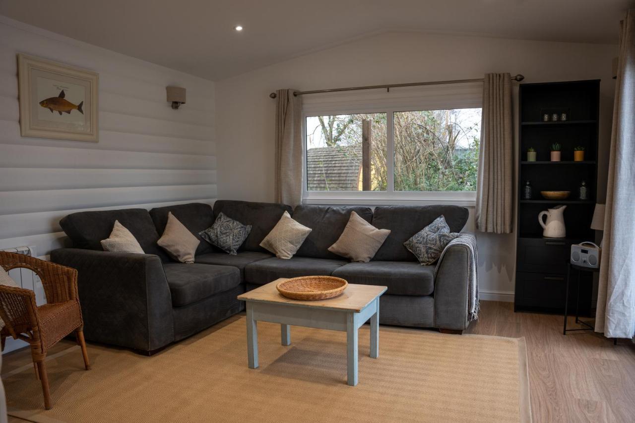 Sumners Ponds Fishery & Campsite Hotel Horsham Exterior foto